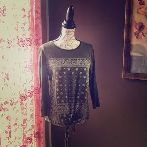 Cute top that ties at the bottom.